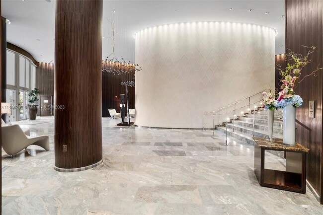 Building Photo - 17201 Collins Ave