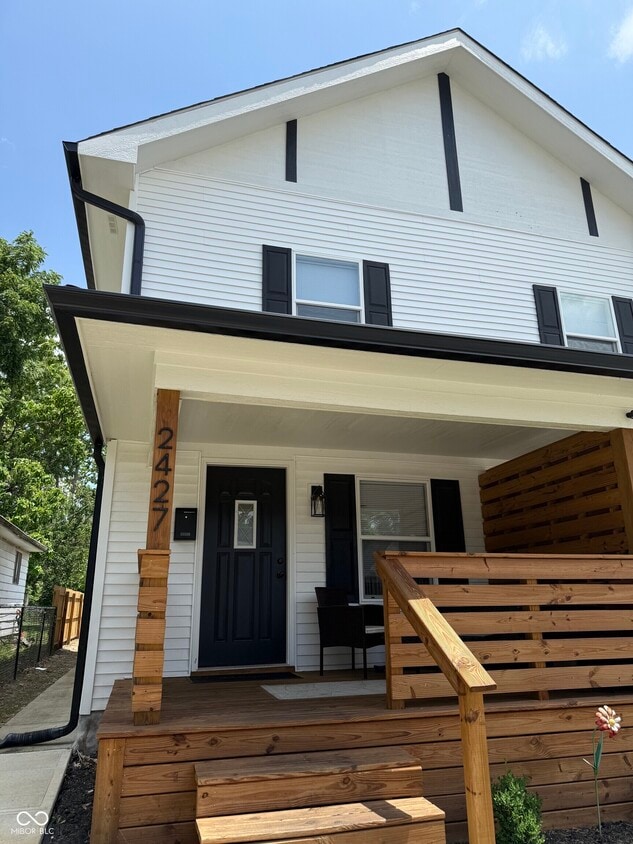 Primary Photo - 2427 N Olney St