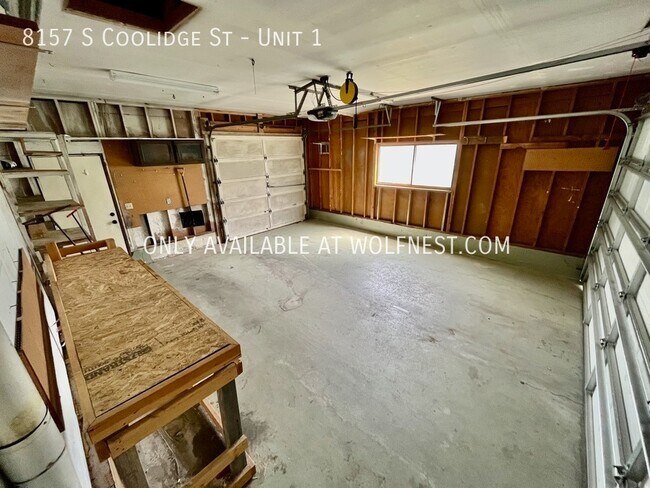 Building Photo - Amazing 3 Bedroom Midvale Top Floor Unit! ...