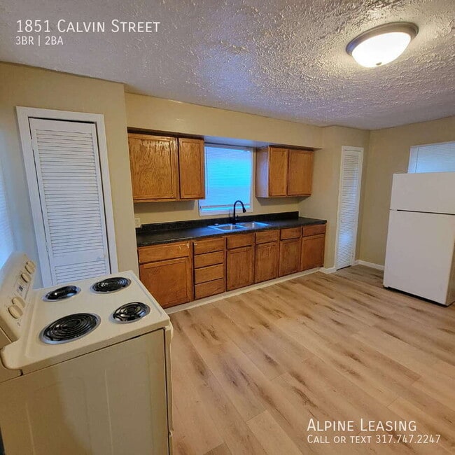 Building Photo - 1851 Calvin St