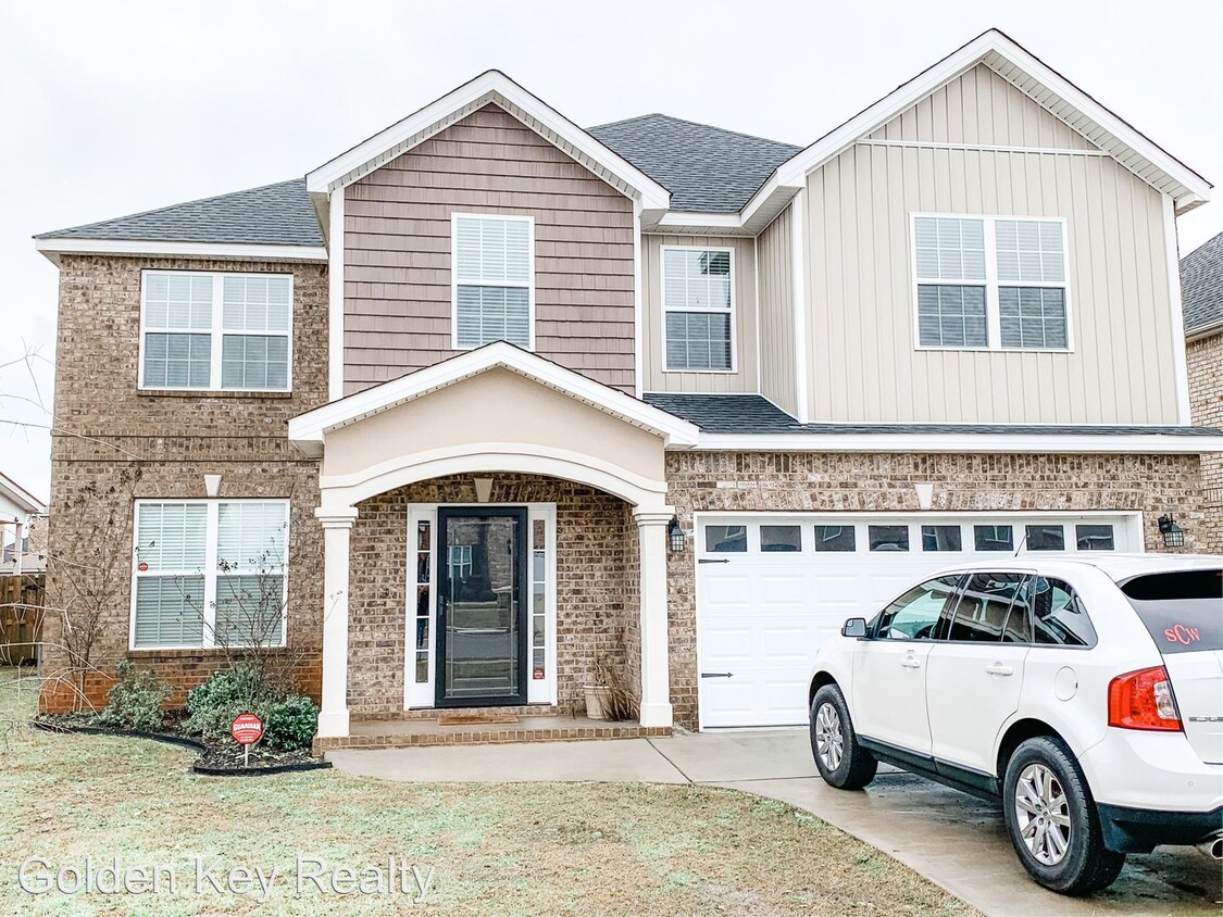 4 br, 2.5 bath House 122 Regency Court House Rental in Warner