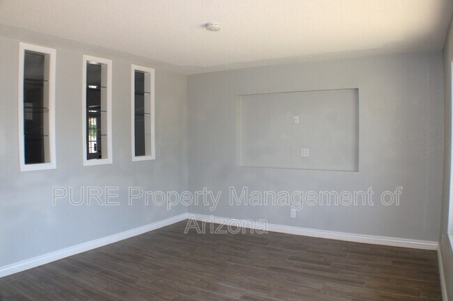 Foto del edificio - 525 N Hunt Dr