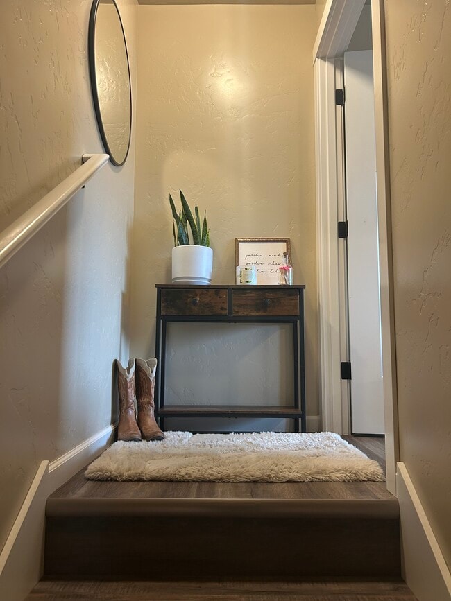 Building Photo - 304 Ponderosa Ct