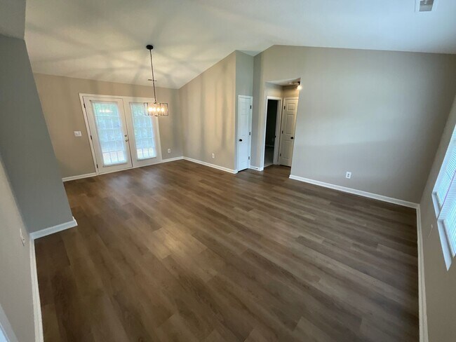 Foto del edificio - 2711 Ingleside Dr