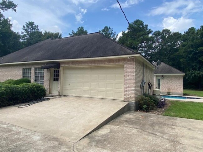 Foto del edificio - 8310 Farm to Market Rd 1488