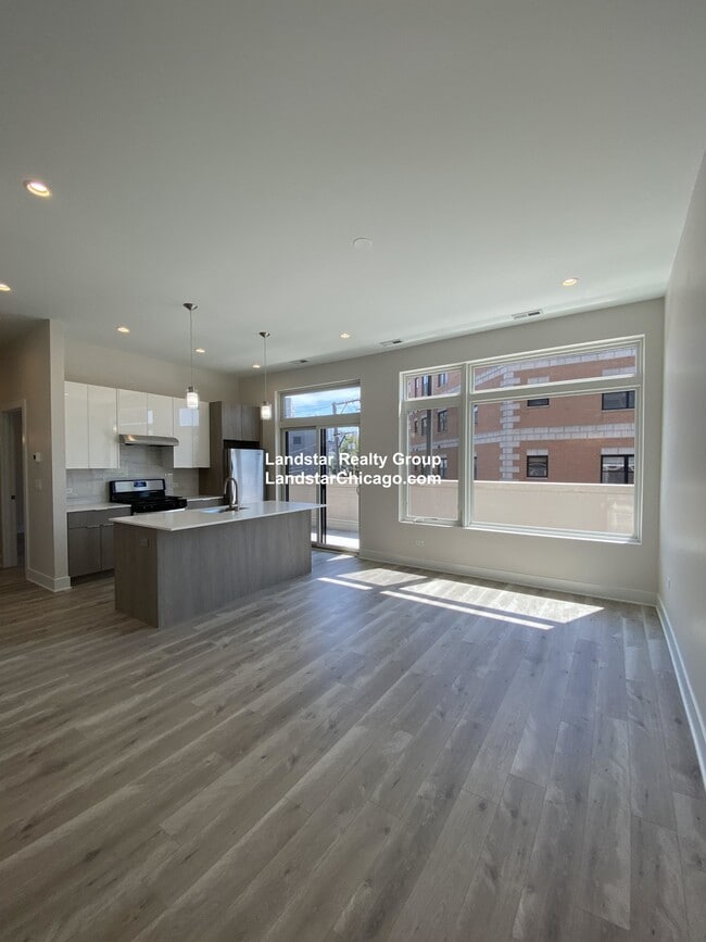 Building Photo - 662 N Sangamon St