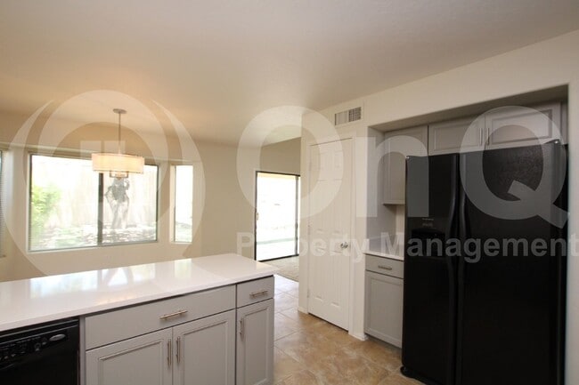Building Photo - 3858 E Cathedral Rock Dr