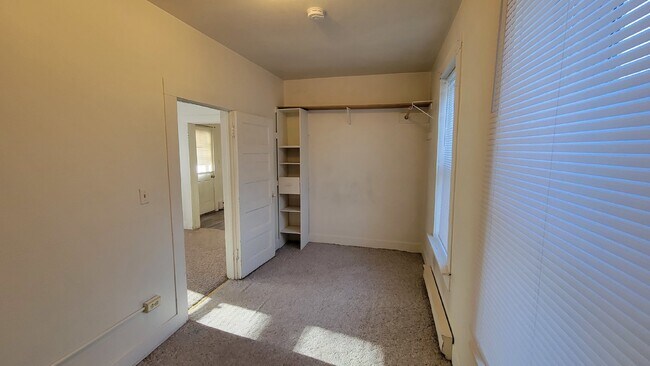 Foto del edificio - Great 1 bed 1 bath lower level unit in Duplex!