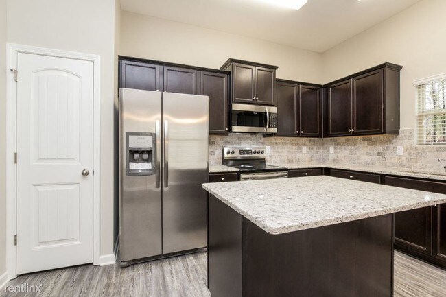 Building Photo - 231 Shady Glen