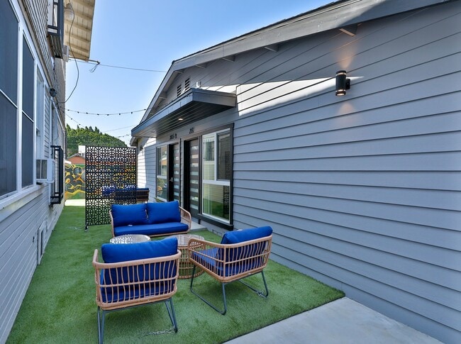 Building Photo - 2811 Menlo Ave