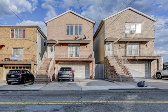 Building Photo - 708 Garfield Ave