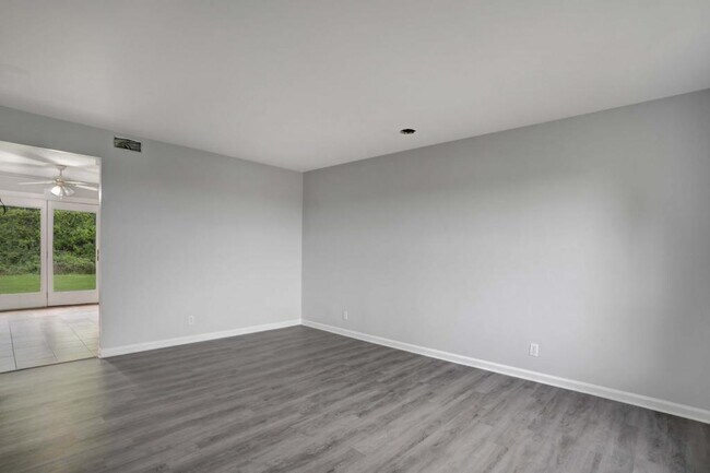 Foto del edificio - 1108 Pembroke Oak Grove Rd