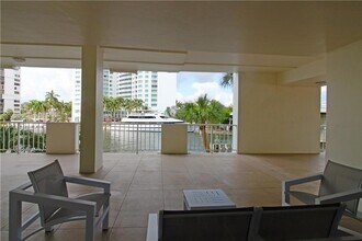 Building Photo - 2800 E Sunrise Blvd