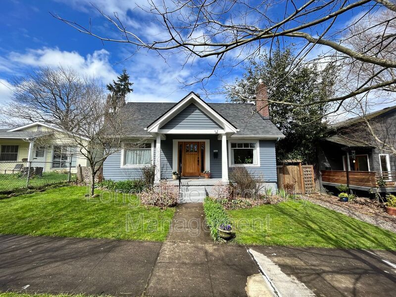 Primary Photo - 7643 SE Taylor Street