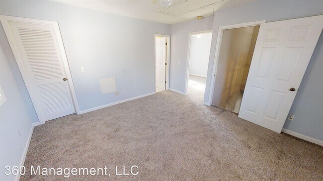 Foto del edificio - 3 br, 2 bath House - 828 Twin Forks Ave