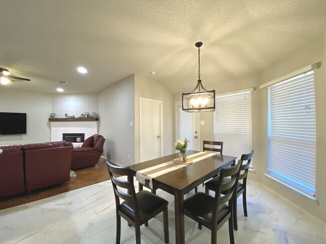 Foto del edificio - 9912 Carter Dr