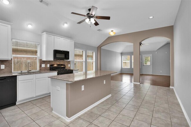 Foto del edificio - 28234 Sweet Oak Ln