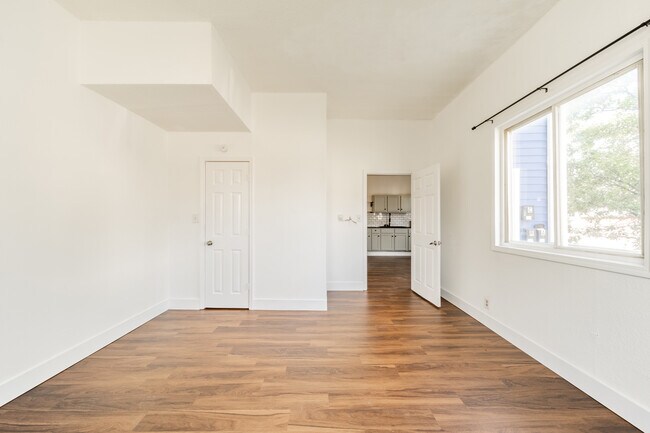 Foto del edificio - 1701 Fletcher Ave