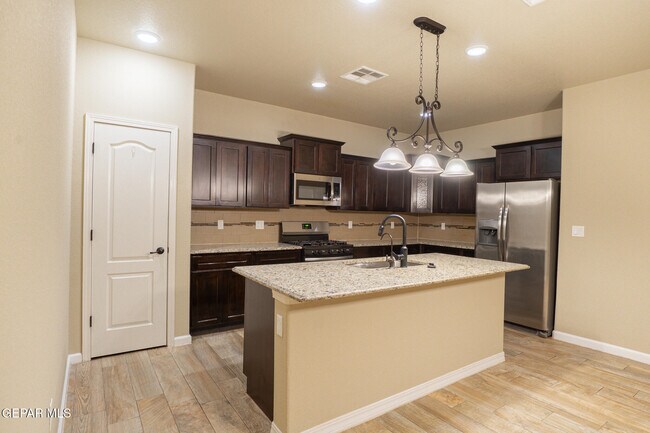 Foto del edificio - 2032 Thomas Lackland St