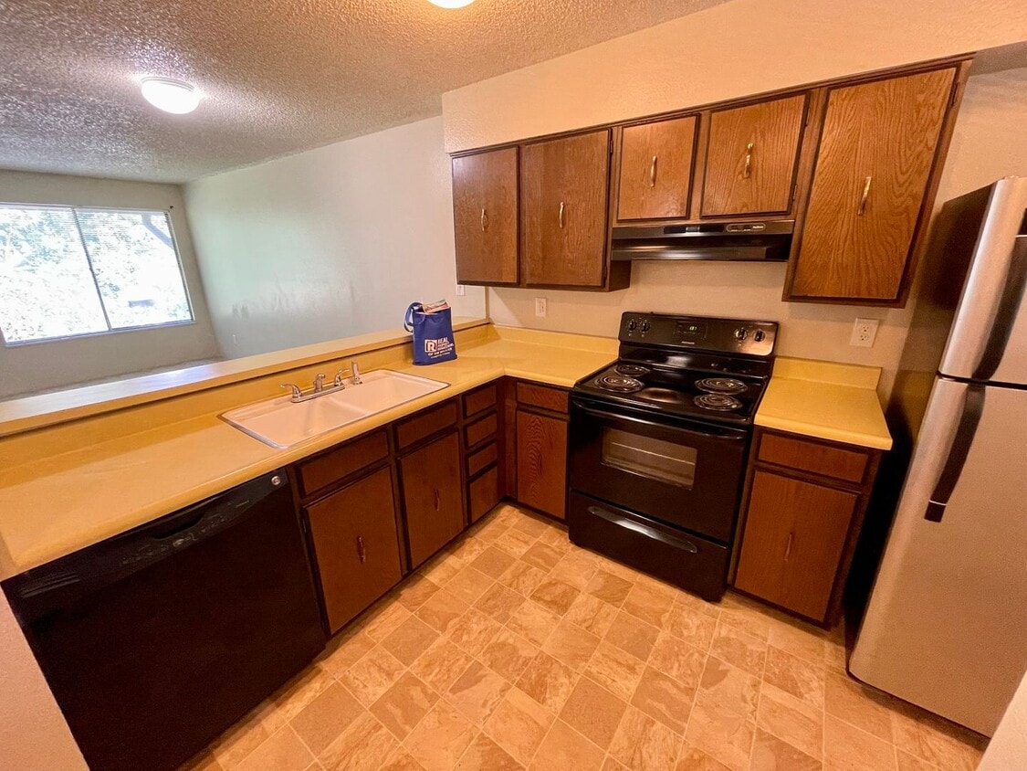 Primary Photo - Cozy Studio Condo with Bonus Room/Study!