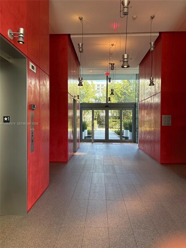 Foto del edificio - 8701 Collins Ave