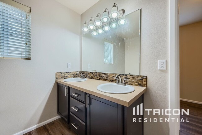 Foto del edificio - 1716 203rd St Ct E