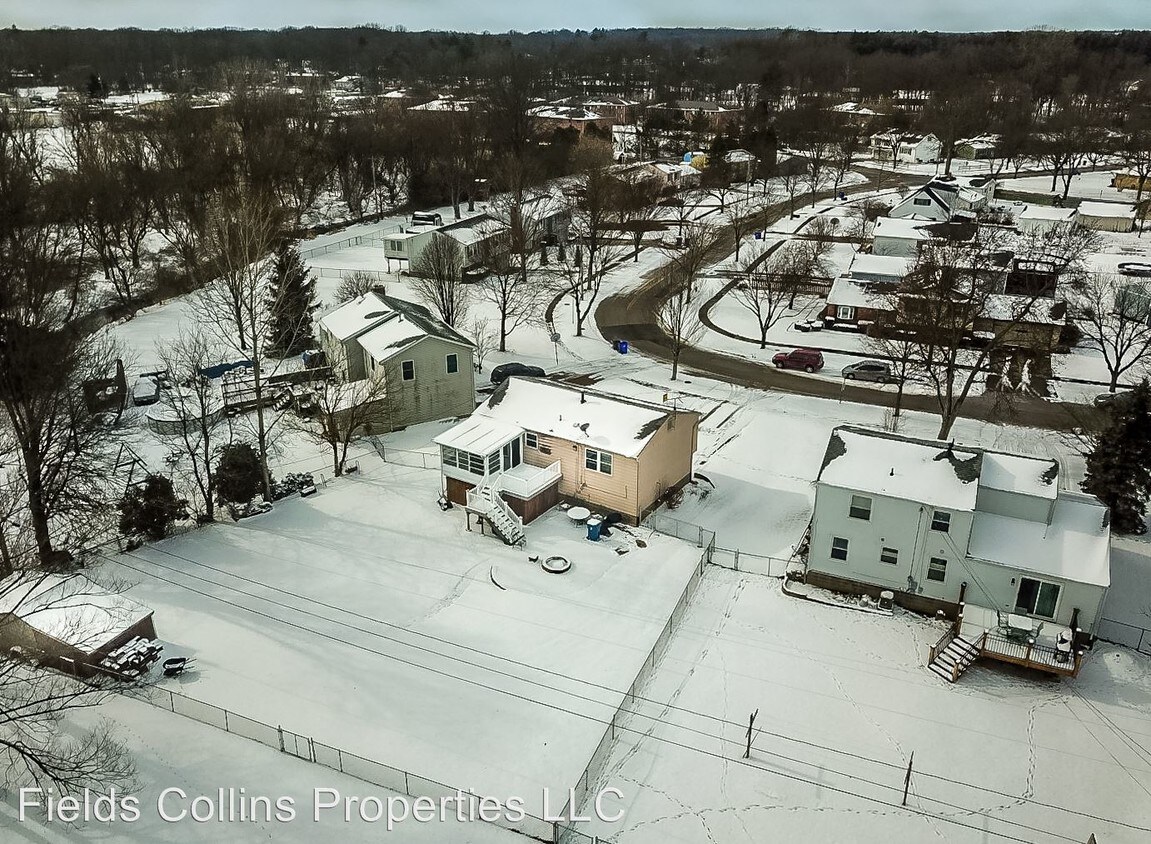 Foto del edificio - 343 Suzanne Dr