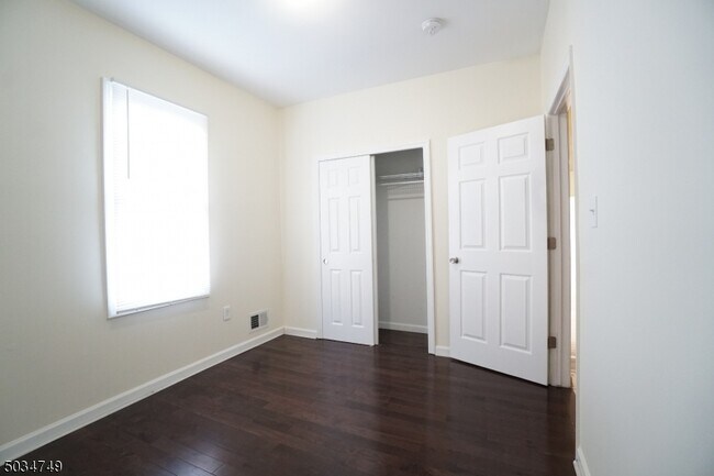 Foto del edificio - 290 N 6th St