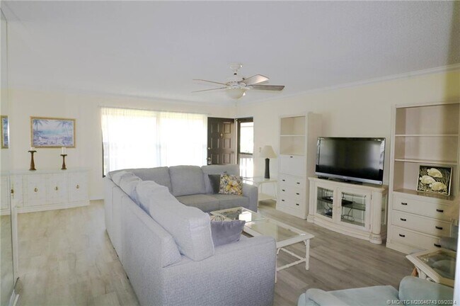Foto del edificio - 451 SW South River Dr