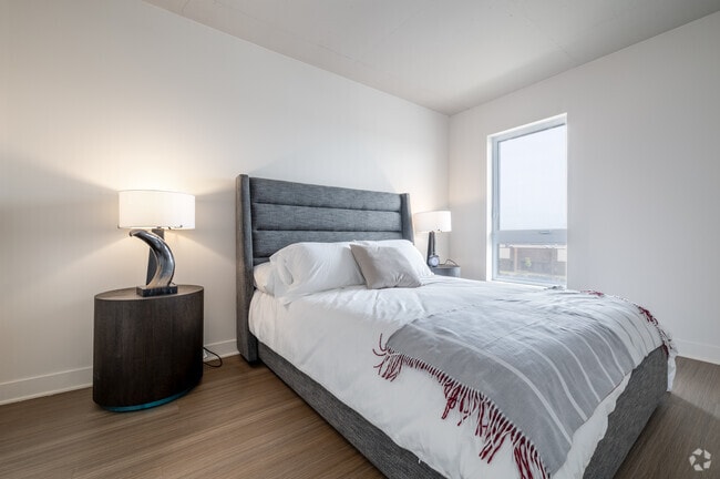 2BR, 1BA - 826SF - Bedroom - Westpark