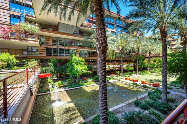 Foto del edificio - 7127 E Rancho Vista Dr