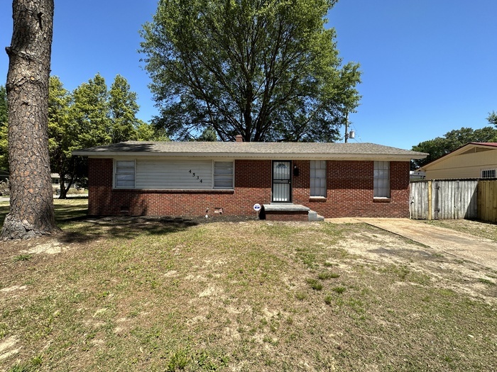 Primary Photo - 4534 Jamaica - FIRST MONTH'S RENT FREE!