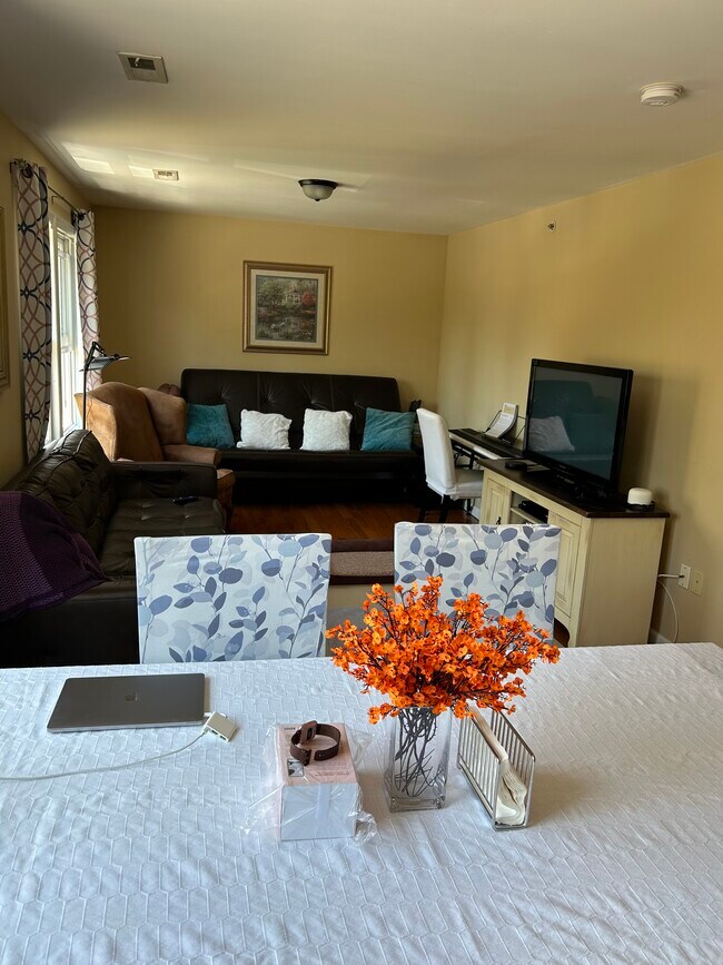 Foto del edificio - 167 Newark Pompton Tpke