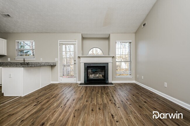 Building Photo - 403 Edgewood Dr