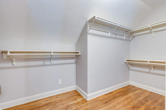 Building Photo - 1801 Shackleford Rd