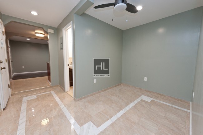 Building Photo - 2135 Steinway St