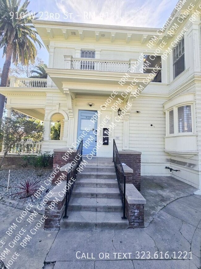 Building Photo - 910 W 23rd St