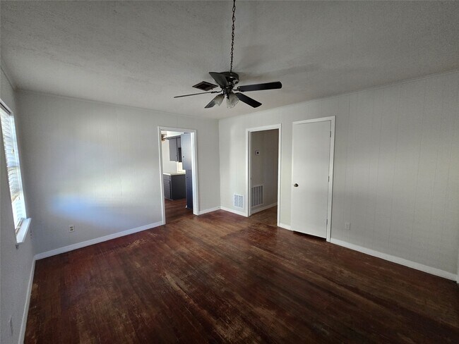 Foto del edificio - 2709 Hearne Dr