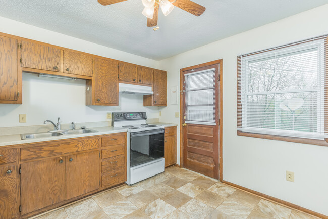 Kitchen - 3105 Wandering Ln