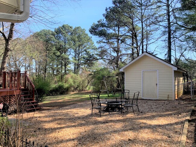 Building Photo - 5883 Four Winds Dr SW