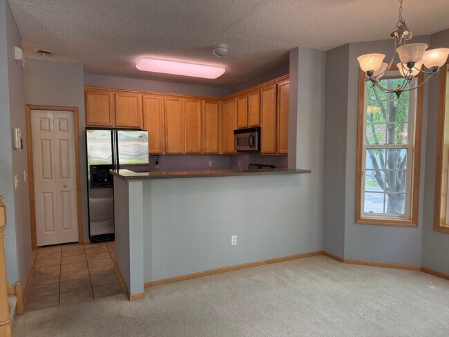 Building Photo - Modern & Cozy 3 Bedroom Townhome In Apple ...