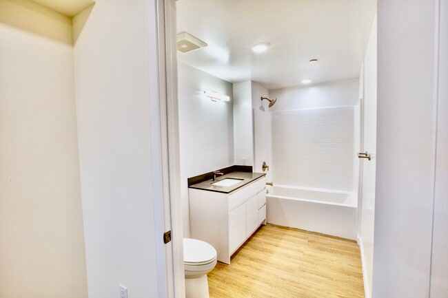 Building Photo - 14629 W Erwin St