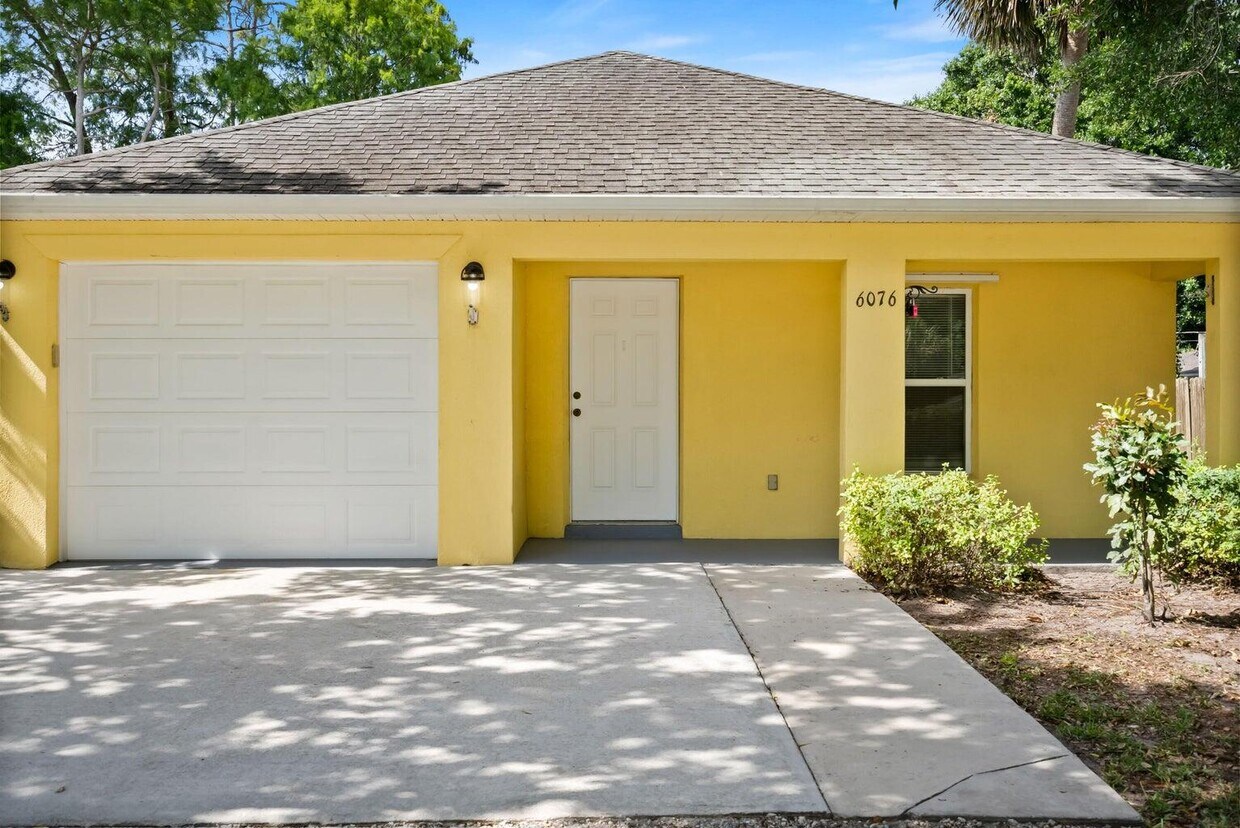 Foto principal - 6076 7th St
