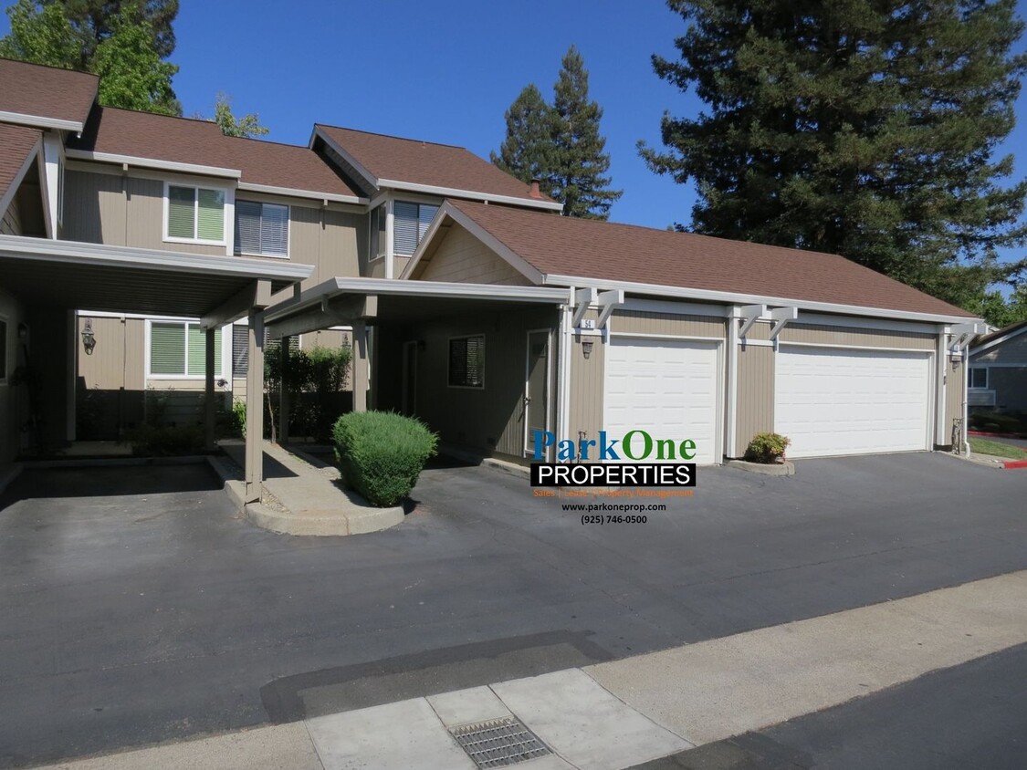 Foto principal - Large Town House Now Available in Martinez!