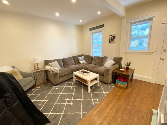 Building Photo - 110 Buttonwood St