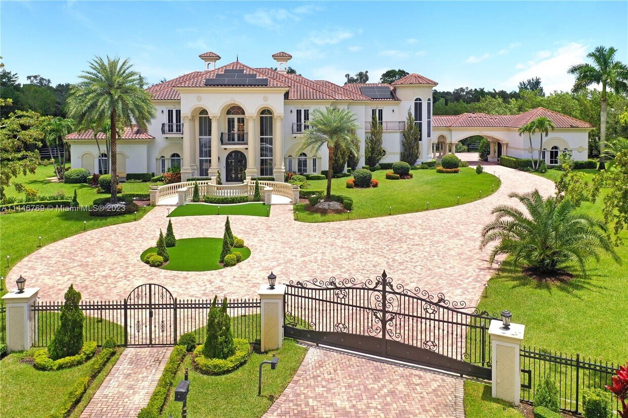 Primary Photo - 5900 Estates Dr
