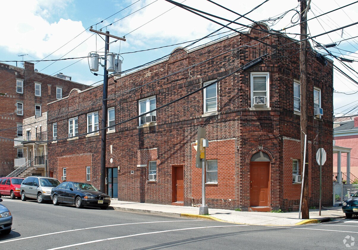 Primary Photo - 2709 Central Ave
