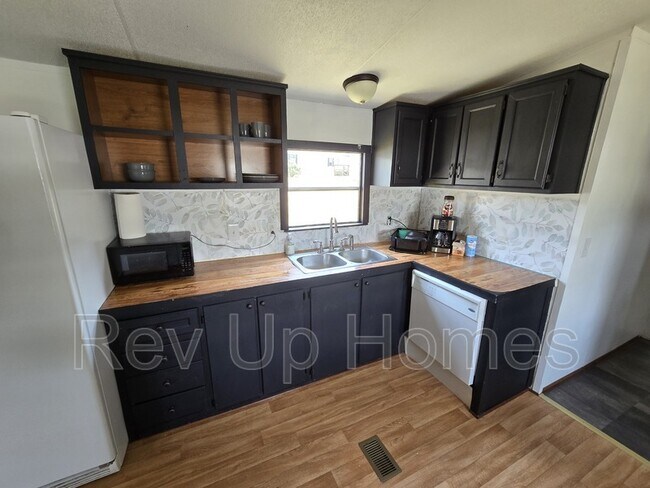 Building Photo - 127 Fred Dr