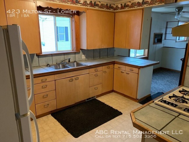 Building Photo - Lower 1 bedroom Duplex!