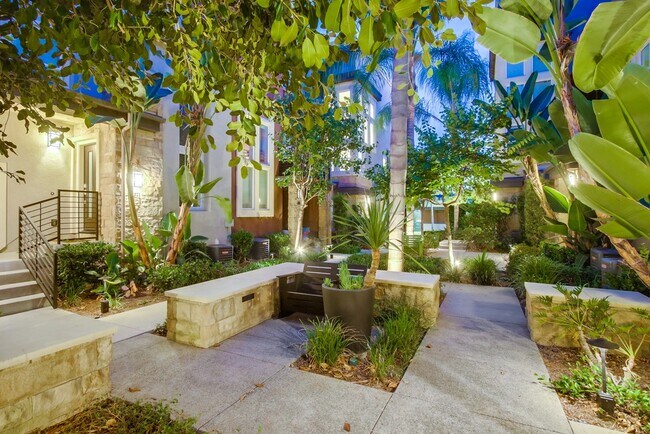 Building Photo - 7867 Modern Oasis Dr